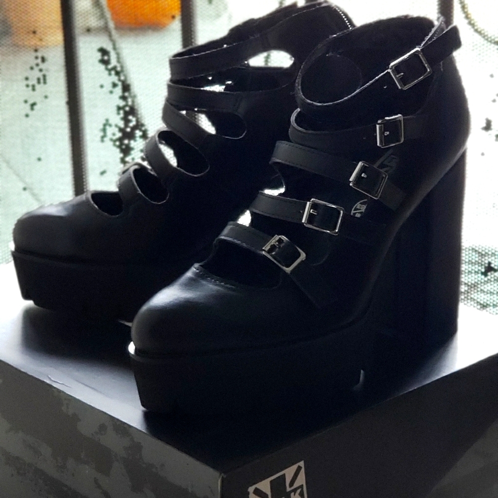 TUK 5Strap Point Platform Heel
